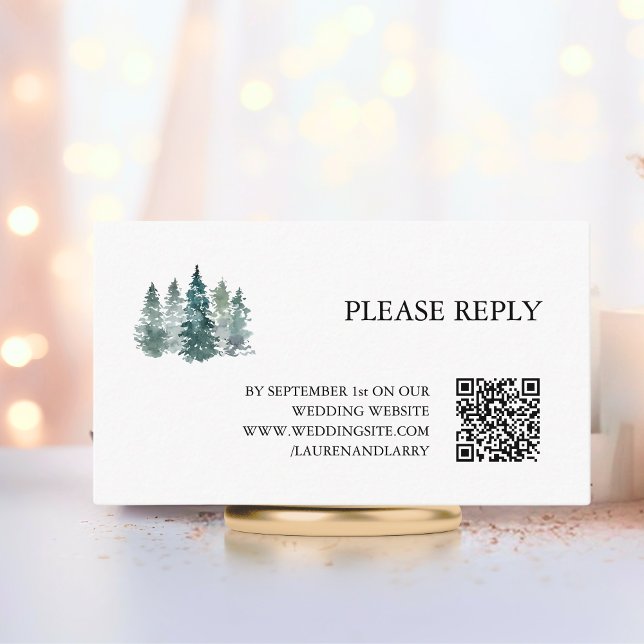 Tarjeta De Recepción Boda RSVP Código QR Árboles de pino verde rústico (Wedding RSVP QR code Rustic Green Pine Trees Enclosure Card)