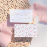 Tarjeta De Recepción Chica de caligrafía de color de agua rosada para B<br><div class="desc">Una tarjeta de gabinete que coincide con nuestra colección Baby Shower Chica de color de agua rosada. Este diseño presenta una elegante tipografía en minúscula y letras de guiones rosas. Las cartas se revertirán a un patrón de arco acuarela. Esta tarjeta se puede usar para los detalles del registro de...</div>