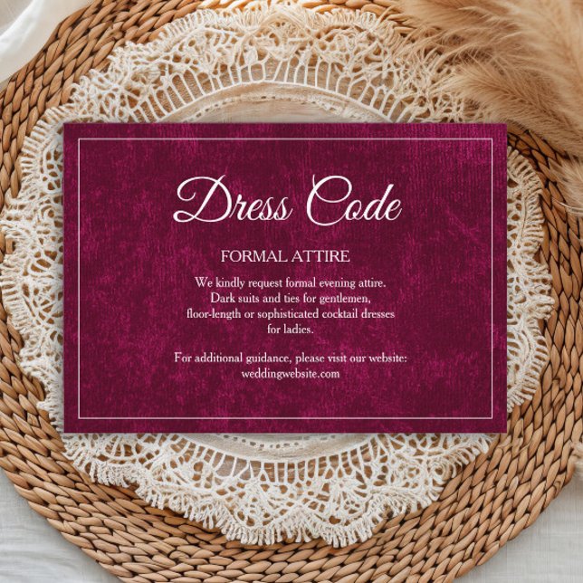 Tarjeta De Recepción Código de Vestido de Boda Elegante Clásico de Fram (Burgundy/berry velvet wedding dress code card)