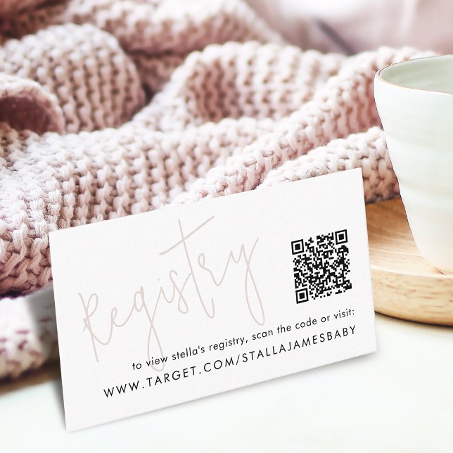 Tarjeta De Recepción Código QR de Registro de Fiesta de Bebé Rosa con L (Modern Script Pink Baby Shower QR Code Registry Enclosure Card)
