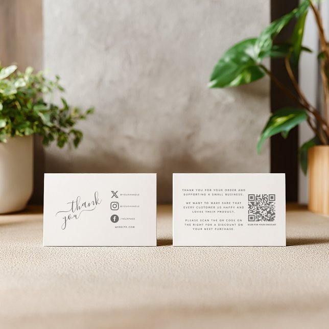 Tarjeta De Recepción Código QR gracias a descuento Iconos de medios soc (Thank you insert card with qr code and social media details for customer orders)