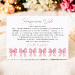 Tarjeta De Recepción Coquette Pink Bow Honeymoon Wish Bridal Shower<br><div class="desc">Comparte tus deseos de luna de miel con esta encantadora tarjeta de ducha Wish Bridal de Luna de Miel Rosa Coquette. Con una delicada hilera de arcos rosas dibujados a mano a lo largo de la parte inferior, esta carta ofrece a los huéspedes la oportunidad de contribuir al fondo de...</div>