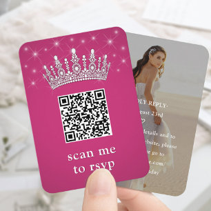 Tarjeta De Recepción Corona de Quinceañera con código QR rosa fucsia y