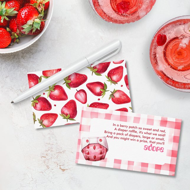 Tarjeta De Recepción Diaper Raffle Baby Shower Strawberry Gingham Pink (Diaper Raffle Card Strawberry Gingham red pink card baby shower party retro vintage picnic cottage)