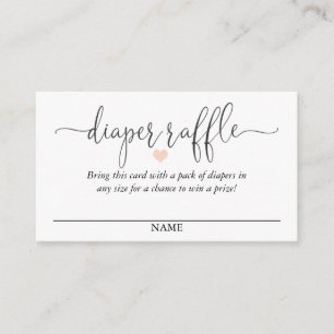 Tarjeta De Recepción Diaper Raffle Script Textos con el corazón rosado