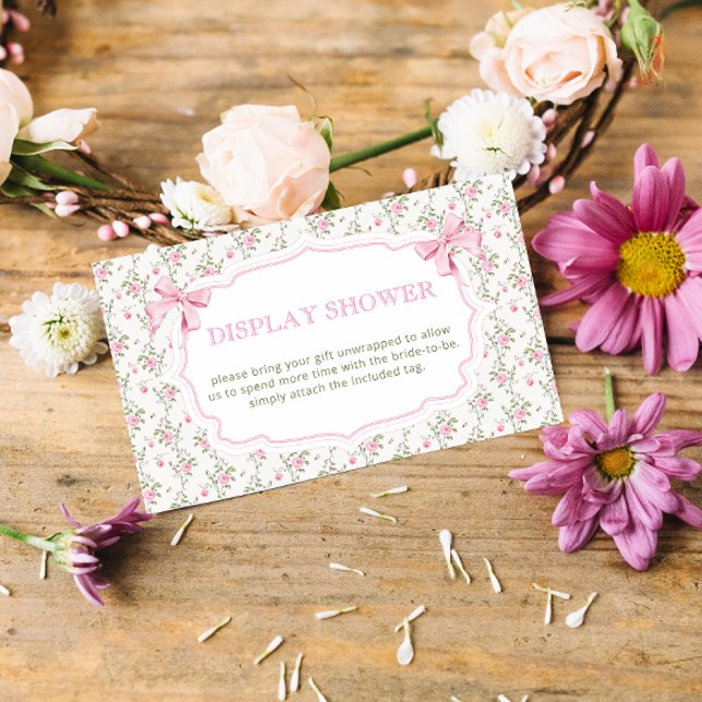 Tarjeta De Recepción Ducha de lazo rosa y exhibición floral (Subido por el creador)
