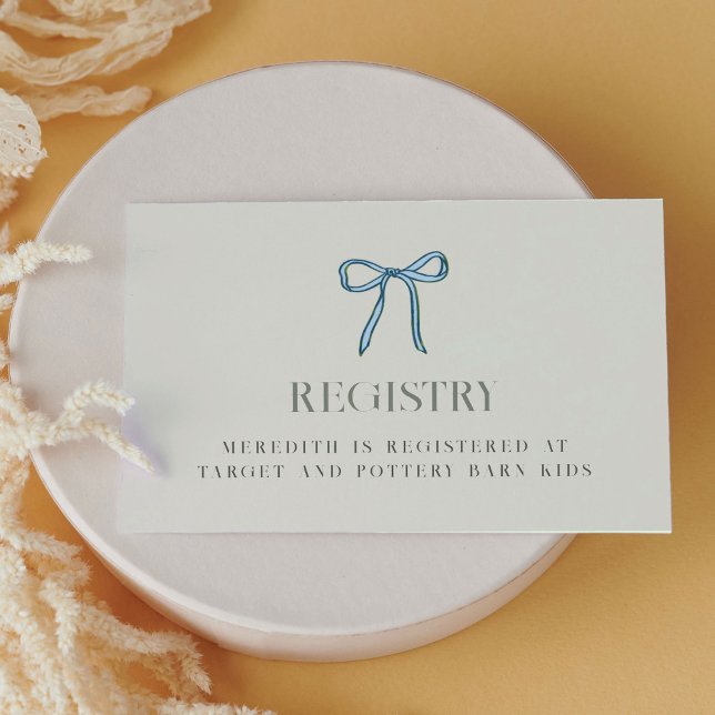 Tarjeta De Recepción Elegante Baby Shower del Registro de la Cinta Azul (Blue ribbon tied in a bow Baby Shower registry enclosure card.)