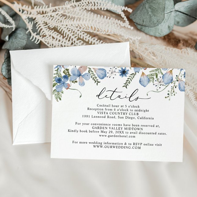 Tarjeta De Recepción Elegante Boda de flores azules y turbias (Subido por el creador)