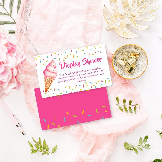 Tarjeta De Recepción Ella ha sido sacada de la ducha de helados (She's been scooped up ice cream display shower enclosure card summer bridal shower pink ice cream)