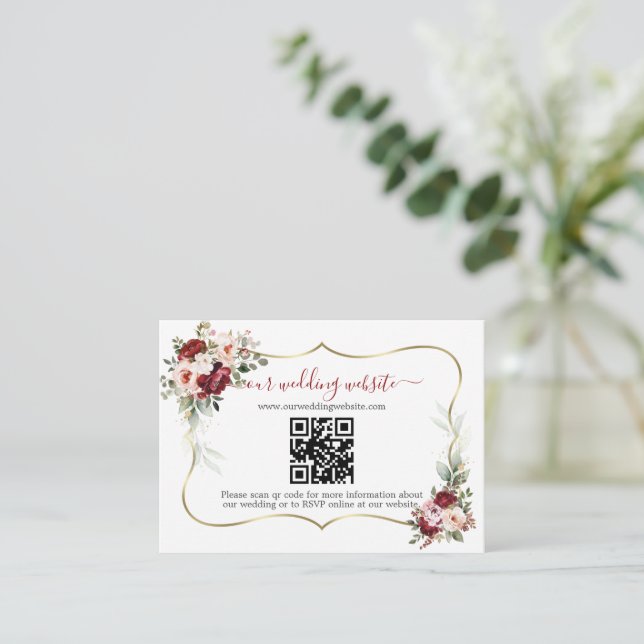 Tarjeta De Recepción Encantadoras flores de Borgoña Boda de código QR (Anverso de pie)