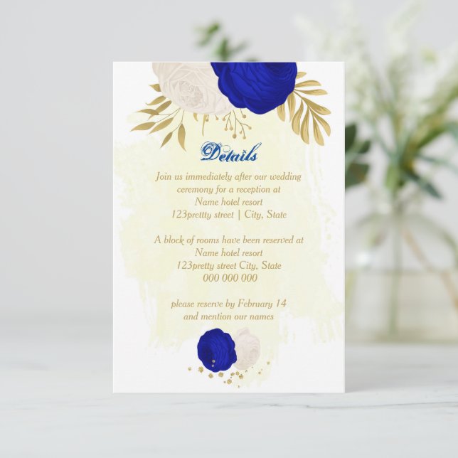 Tarjeta De Recepción flor azul real y blanca boda botánico de oro (Anverso de pie)