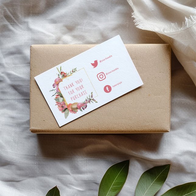 Tarjeta De Recepción Flores rosa bonito Social Links Insertar tarjeta. (Floral thank you insert with social media icons, resting on a kraft-wrapped gift and neutral fabric)
