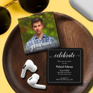 Tarjeta De Recepción Foto de un pequeño graduado