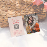 Tarjeta De Recepción Groovy Sparkle Fotografía roja Rosa QR Boda Código<br><div class="desc">Una tarjeta de gabinete RSVP para coincidir con nuestra colección de Bodas fotográficos Groovy Sparkle Retro 70s. Este diseño presenta un fondo de color crema rosado con tipografía de color rojo cereza. Hay un código QR para RSVP en línea y ver otros detalles en el sitio web de su boda....</div>