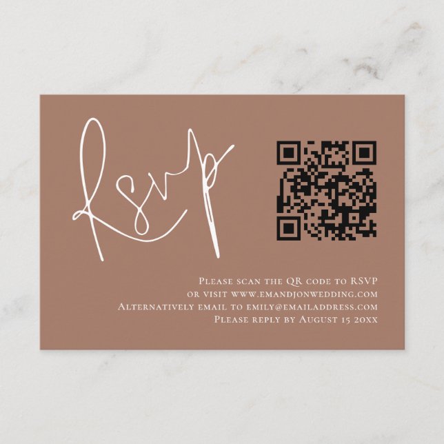 Tarjeta De Recepción Guión moderno Código QR Boda suave marrón RSVP (Anverso)