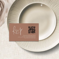 Guión moderno Código QR Boda suave marrón RSVP