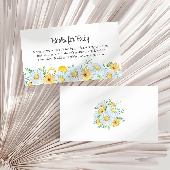 Tarjeta De Recepción Libros de Baby Shower de Honey Bee Chamomile para  (Honey Bee Chamomile Baby Shower Books for Baby Enclosure Card on a white dry palm leaf.)