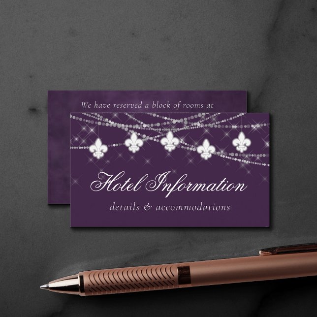 Tarjeta De Recepción Luces púrpura de la berenjena Fleur de Lis | Detal (Subido por el creador)