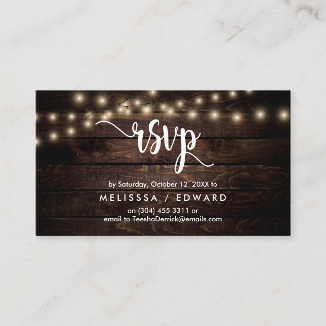 Tarjeta De Recepción Madera de granja rústica, luces de cadena, respues (Anverso)