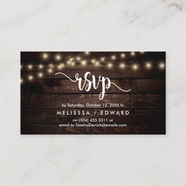 Tarjeta De Recepción Madera de granja rústica, luces de cadena, respues (Anverso)