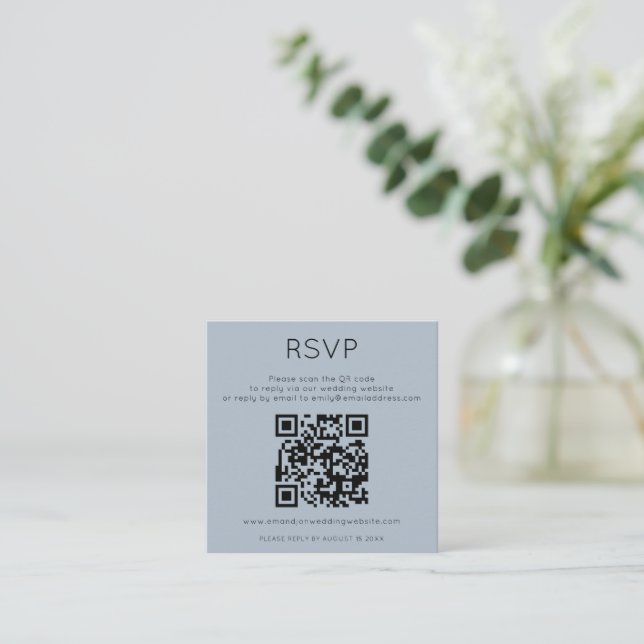 Tarjeta De Recepción Minimalist QR Code Dusty Blue Wedding RSVP (Anverso de pie)