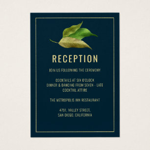 Tarjeta de recepción moderna de hojas de oro verde