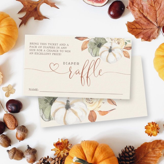 Tarjeta De Recepción Pequeña Calabaza de Diaper de otoño Raffle Baby Sh (Enjoy this fun little game to bring some extra diapers along to this pumpkin themed baby shower.)