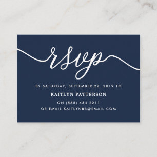 Tarjeta De Recepción RSVP de escritura simple azul y blanca de la marin