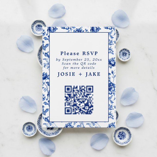 Tarjeta De Recepción RSVP Floral Azul con código qr inspirado en softwa (Blue delftware border wedding RSVP with QR code card.)