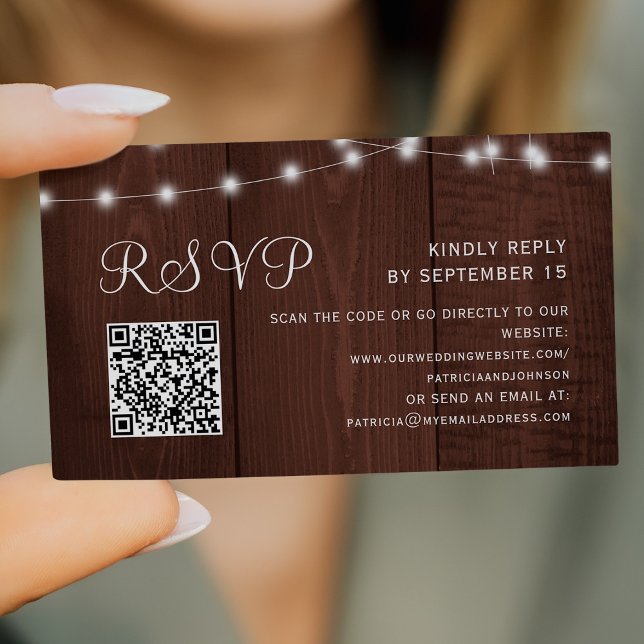 Tarjeta De Recepción Rustic barn wood string lights wedding QR RSVP (Subido por el creador)