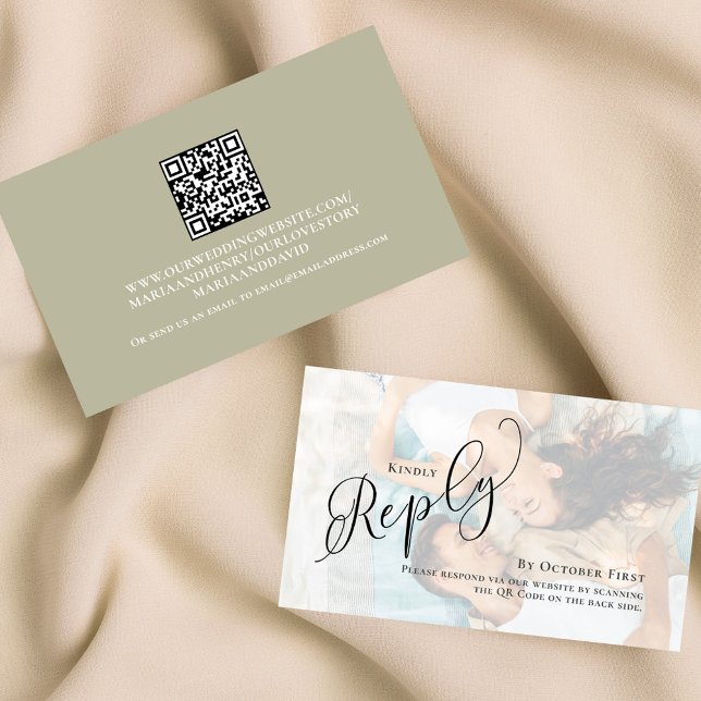 Tarjeta De Recepción Sage Green RSVP Foto Elegante Boda (Simple sage green wedding reply card with a photo template and scannable QR Code. )