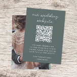 Tarjeta De Recepción Sitio web de bodas | Código QR Foto Minimalista RS<br><div class="desc">Sencilla y elegante página web boda, tarjeta de foto de gabinete en un moderno diseño minimalista con una elegante tipografía de escritura natural en blanco clásico sobre fondo verde del bosque, con un estilo de escritura a mano informal. El diseño puede ser fácilmente personalizado con su título, sitio web boda,...</div>