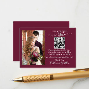 Tarjeta De Recepción Sitio web Minimalista QR Photo Burgundy boda