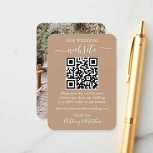Tarjeta De Recepción Sitio web minimalista y simple Boda Foto QR Taupe
