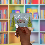 Tarjeta De Recepción Solicitud de libro de flores para bebé neutro de o<br><div class="desc">Una petición de un libro de ducha para bebés con el ilustracion de un oso bebé sentado en una rama de árbol rodeado de estrellas en frente. El oso lleva una corona de flores. En la parte trasera hay poema y montañas.</div>