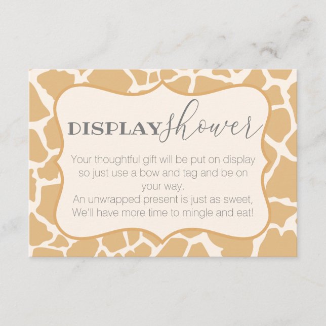 Tarjeta De Recepción Tan Baby Boy Giraffe Display Shower (Anverso)