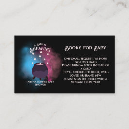 Tarjeta De Recepción Un bebé está preparando un caldero para la revelac