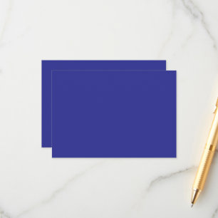 Tarjeta De Recepción una pared azul con un reloj