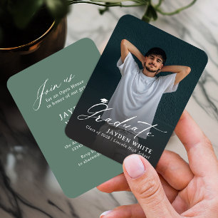 Tarjeta De Recepción Verde Salvia Mini Moderno Guión Foto Graduación