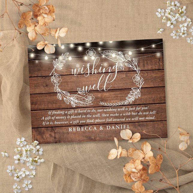 Tarjeta De Recepción Wike Well String ilumina a un Boda de madera rústi (Wishing Well String Lights Rustic Wood Wedding Enclosure Card)