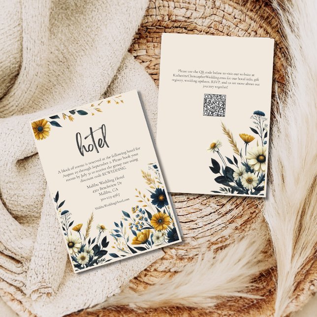 Tarjeta De Recepción Wildflowers Beige Formal Boda Hotel (Watercolor Wildflowers Elegant Wedding Hotel Enclosure Card with Blue & Yellow Wildflowers, QR Code.)