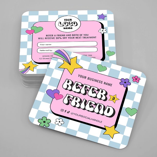 Tarjeta De Recomendación Logo Retro De Groovy De Moda Rosa Azul Referirse A (Retro style Refer a Friend business cards featuring groovy fonts & pastel pink and blue design)