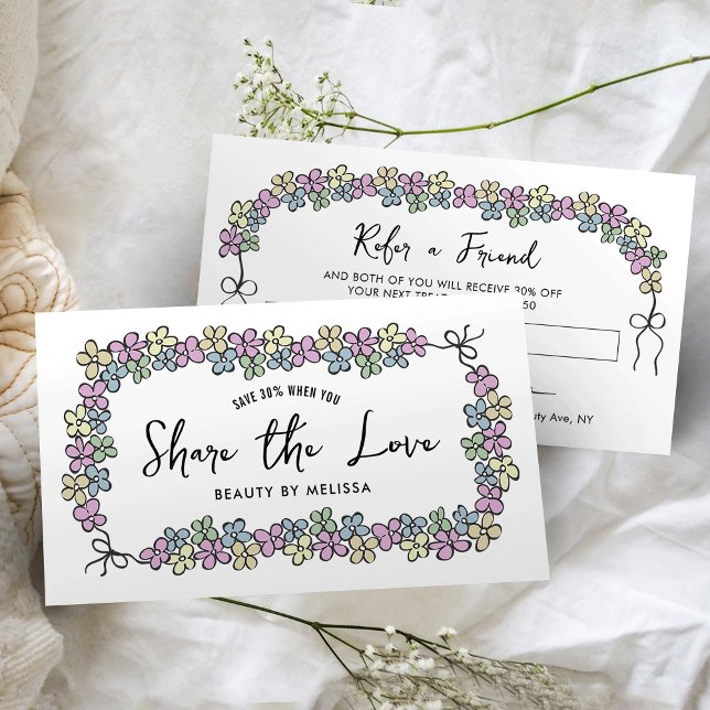 Tarjeta De Recomendación Modern Share the Love Girly Floral Makeup Salon (Modern share the love referral cards with hand-drawn flower frame design and modern fonts)
