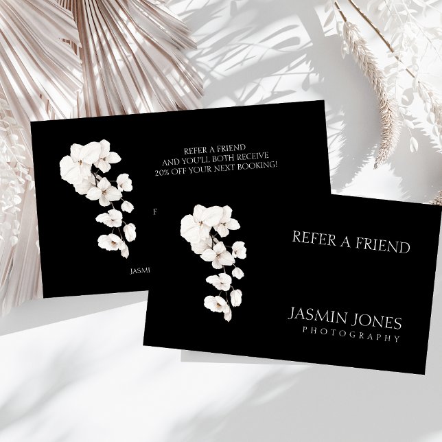 Tarjeta De Recomendación Negros modernos Orquídeas Blancas Florales (Modern Black and White QR Code Orchids Flowers Business Referral Card)