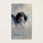 Tarjeta de regalo de vintage Christmas Angel<br><div class="desc">Hermoso diseño vintage de un ángel de Navidades dulces con alas blancas suaves y mejillas rosadas,  sosteniendo su cara en sus manos. Parece pacífico y amable. El fondo está lleno de nubes etéreas suaves. El texto dice Navidades 2014 y puedes personalizar / personalizar / borrar el texto,  como quieras.</div>