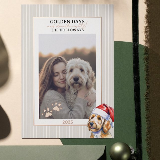 Tarjeta de Relieve metalizado Golden Doodle de Hol (Send Paw-liday Greetings with this Holiday Pun Watercolor Golden Doodle Foil Card! )