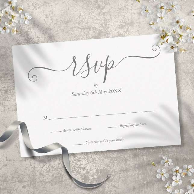 Tarjeta de respuesta con guión de firma plateada e (Elegant Silver Signature Script RSVP Card)