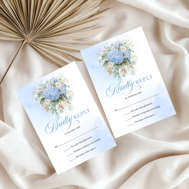 Tarjeta de respuesta de boda azul chic Hydrangea G (Chic Blue Hydrangea Gold Wedding RSVP Enclosure)