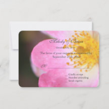 Tarjeta de respuesta de boda con flor de rosa rosa