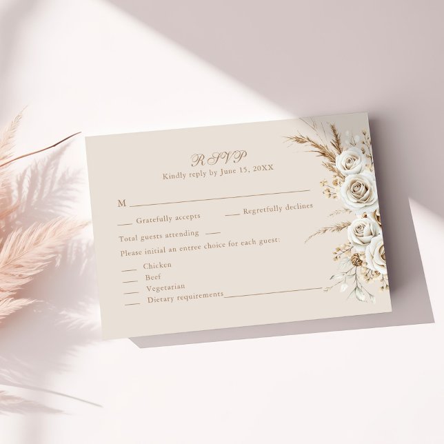 Tarjeta de respuesta de boda con hierba de Pampas  (Boho Pampas Grass & White Rose Wedding RSVP Card on a sunny table with neutral dry botanicals.)
